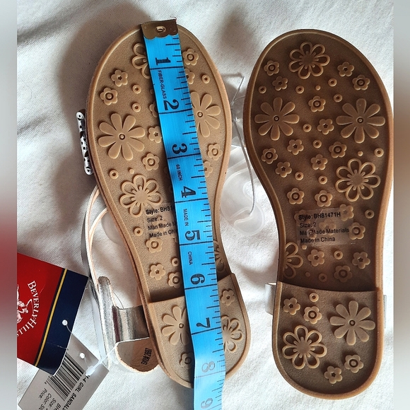 NWT Beverly Hills Polo Club silver velcro ankle strap SANDALS Sz 2 Big girls - Picture 4 of 5